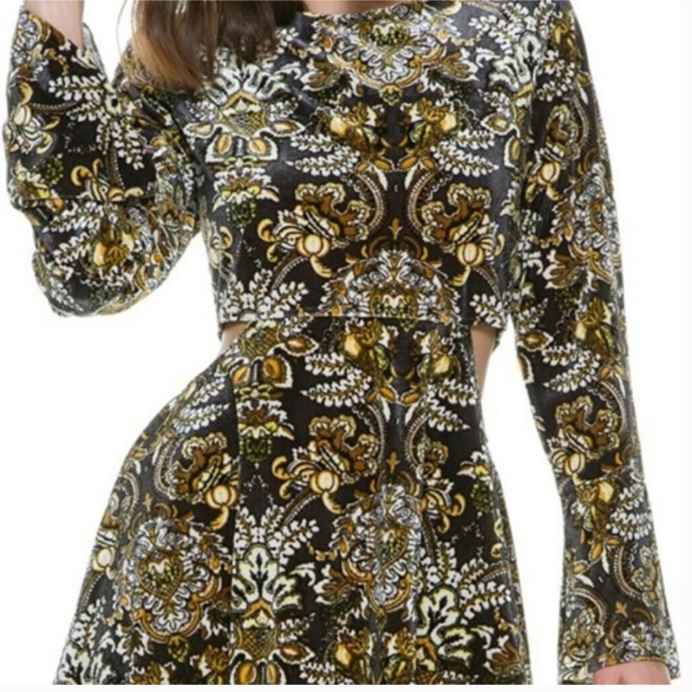 VOLCOM CHILLED OUT DRESS .